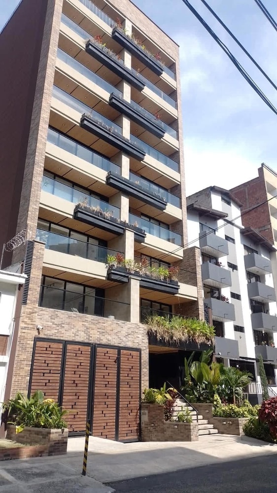 Cool 3 BR W Balcony in Laureles Medell n