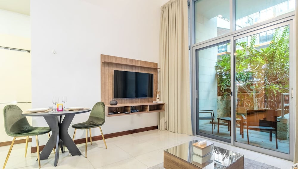 Manzil- Chic Studio in JVC With Premium Amenities