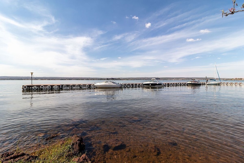 Apt Facing Lake Paranoa - Clr314