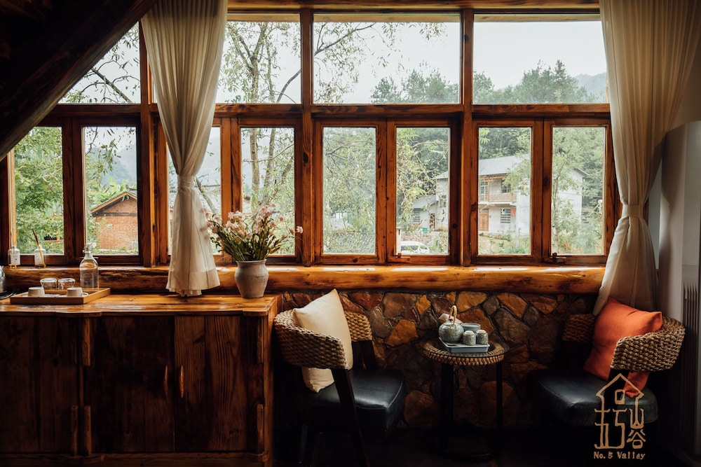 No.5 Valley Lodge