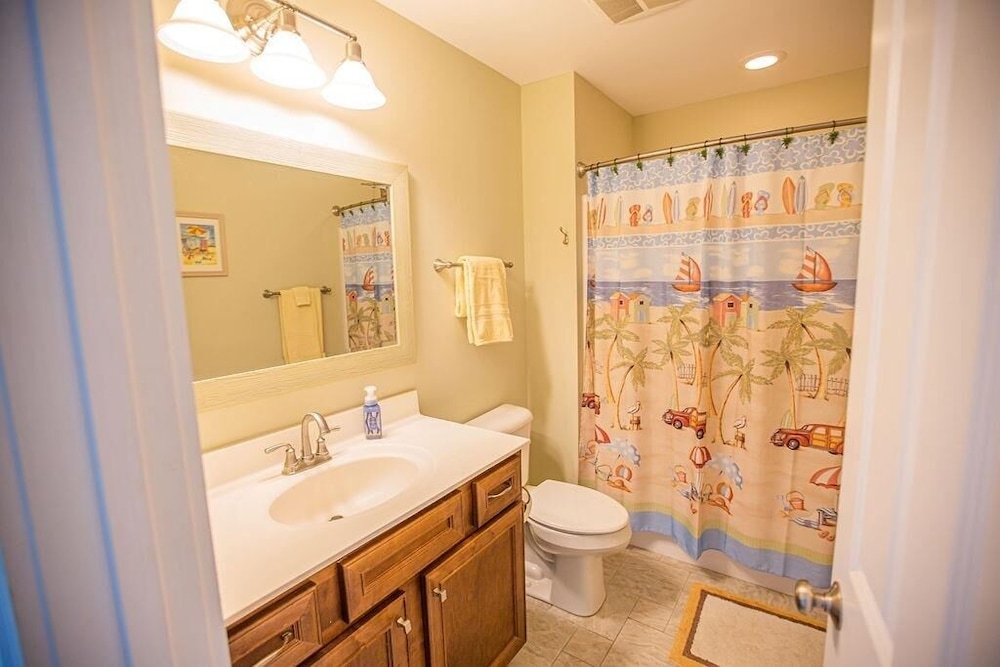 Life's A Beach 4 Bedroom Home by RedAwning