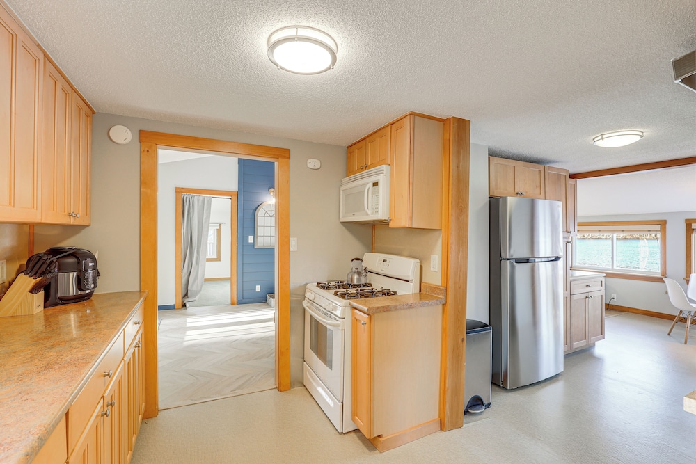 Lakefront Salem Retreat - Fish, Swim, Kayak & More