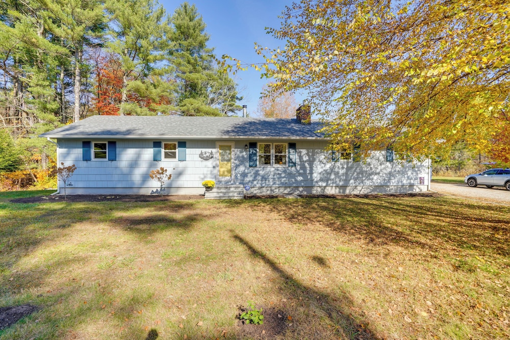 1 Mi to Dtwn: Cottage w/ Large Yard in Stockbridge