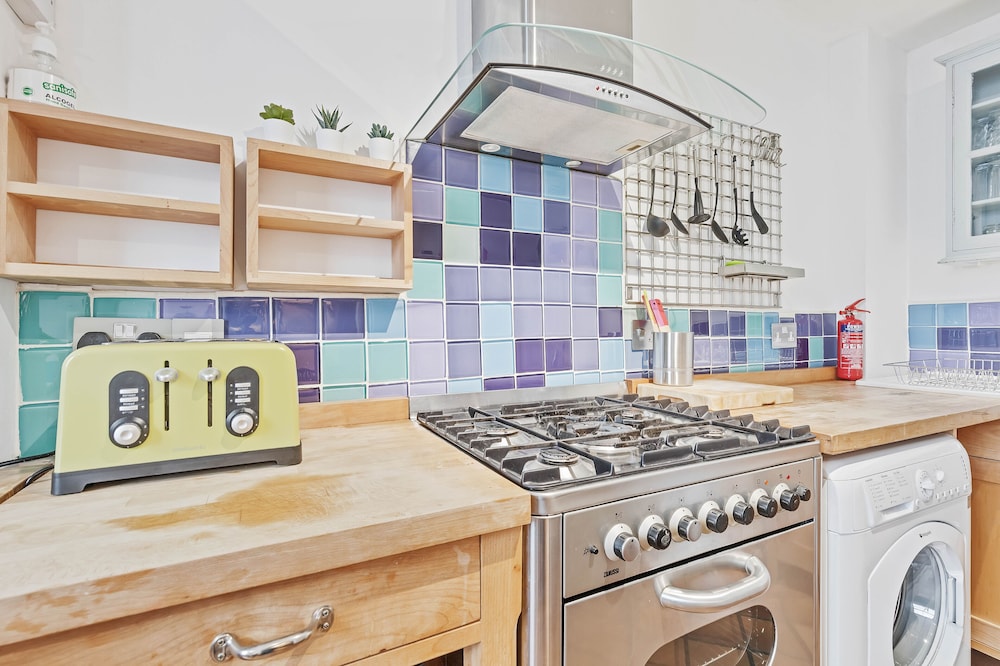 Pebble Mews House | By My Getaways | Parking for one small car