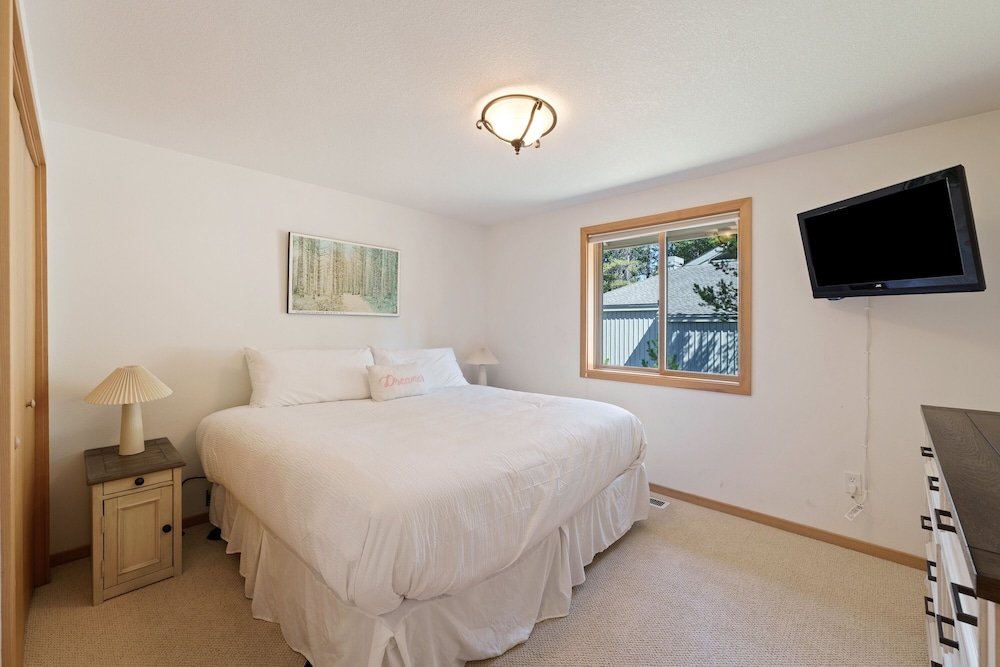 15 Lassen Ln 4 Bedroom Home