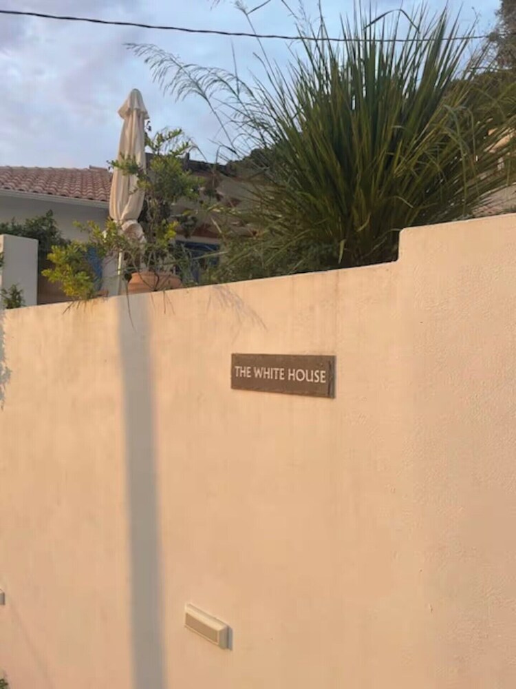 The White House Evgrious, Sleeps 4, Close to Beach
