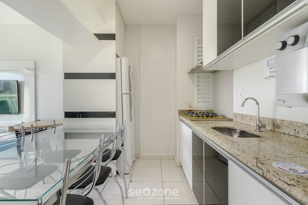2 B Apt in Building W/pool Near Downtown Acm0865
