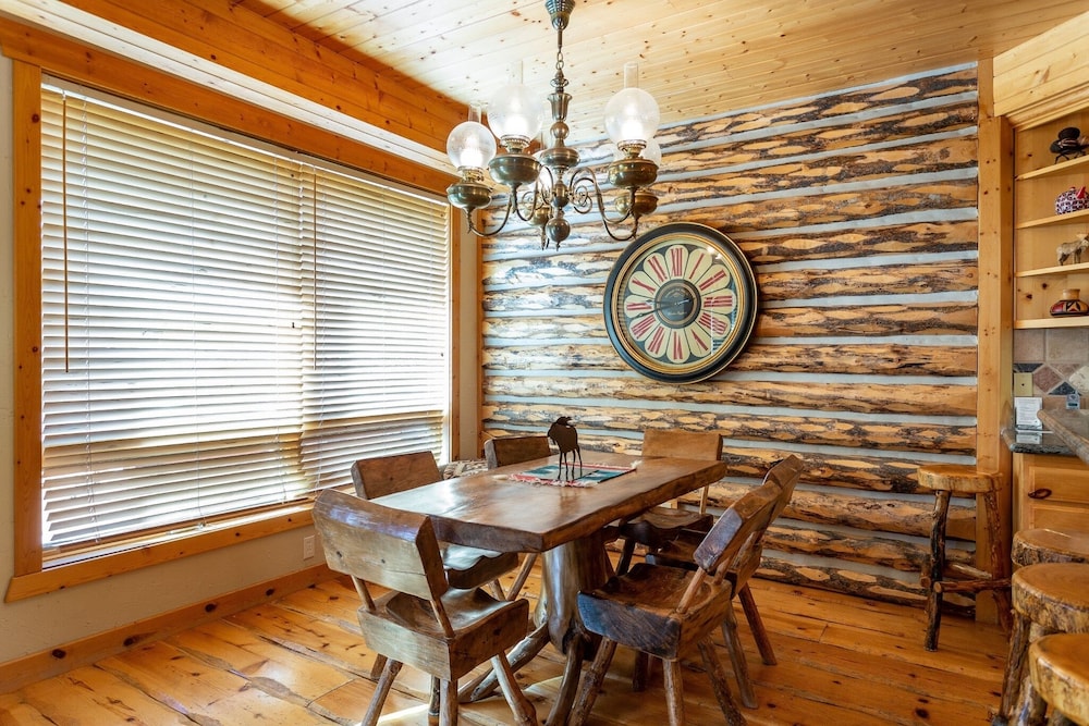 Bristlecone at Deer Valley Resort - Three Bedroom Condo with Loft and Hot Tub #504 3 Condo