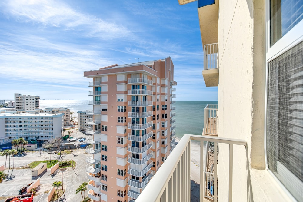 Fort Myers Beach Studio w/ Balcony & Views! view 5