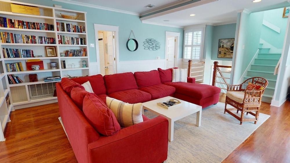 Thirst N' Howl by Tybee Vacation Rentals