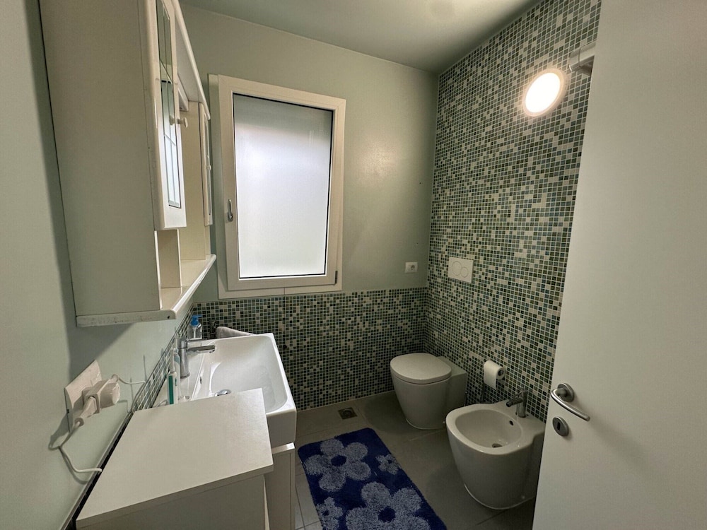Bright new Apartment Between Beach and City Centre