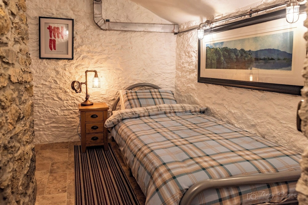 Barbican - Historic - Pets Ok - Parking - 5 Guests