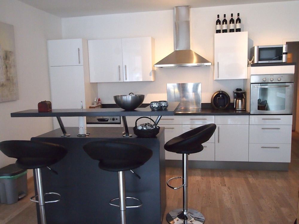 Spacious Apartment With Mountain View