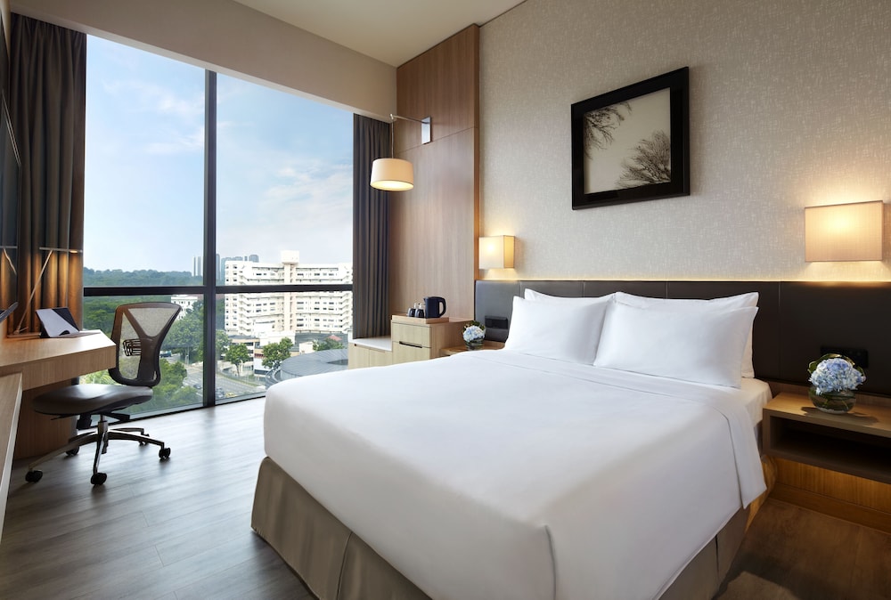 Momentus Hotel Alexandra 1