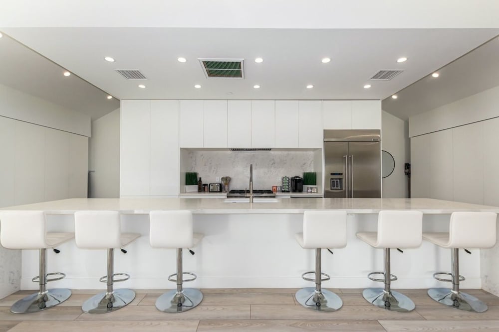 Urban Art Loft - Historic DT Phoenix-chefs Kitchen