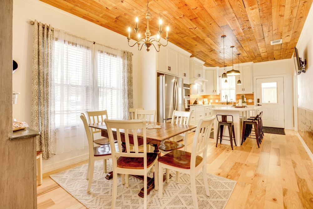 1 Mi to Landa Park: New Braunfels Home w/ Patio!