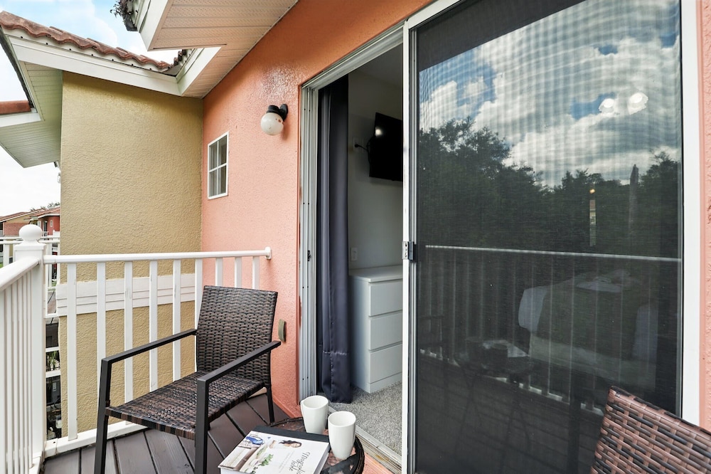 Disney Charm, Steps From Pool and Clubhouse!