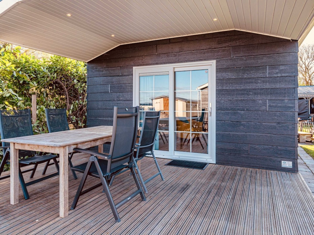 Holiday Home With Terrace in Giethoorn view 4