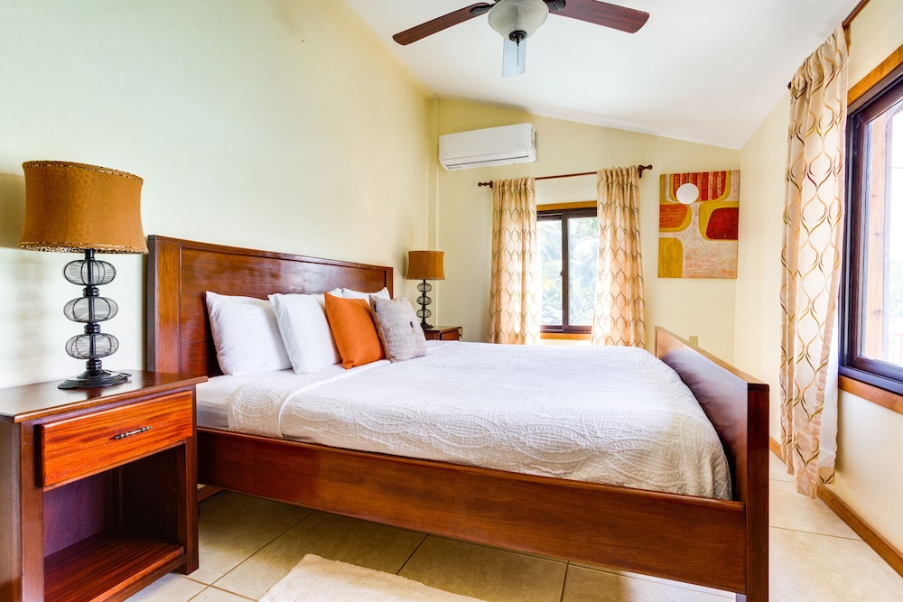 Coconut Row Boutique Hotel