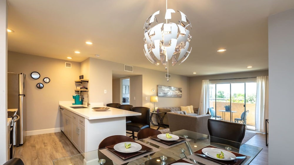 Ultra Modern Old Town Scottsdale 3 Bedroom!