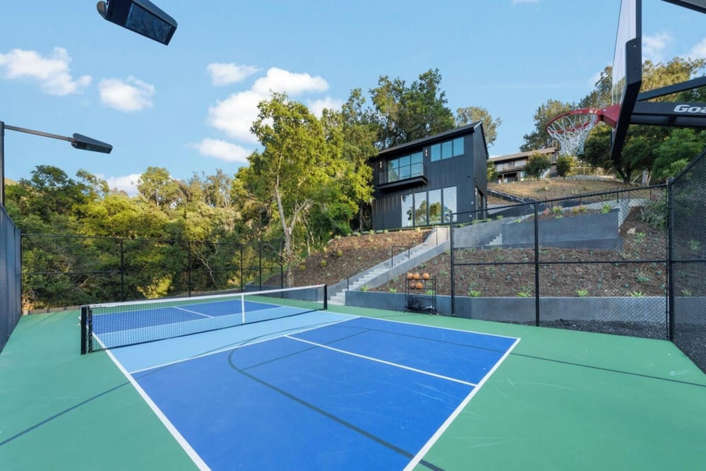 Oak Haven Sanctuary - Grand Estate With Pool, Guest House & Scenic Views