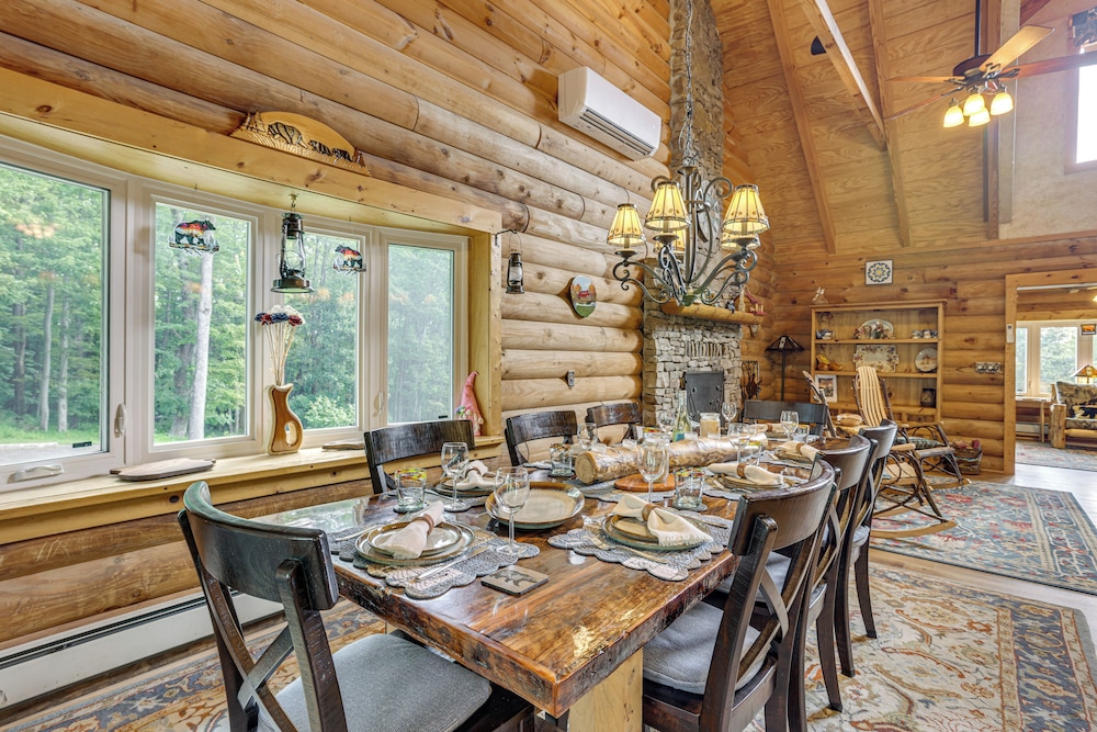 Hot Tub & Game Room: Deep Creek Winter Getaway