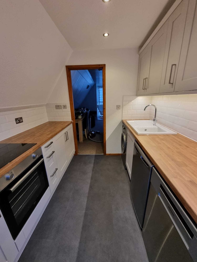 Chalet-sleeps6-parking-garden-pool view 5
