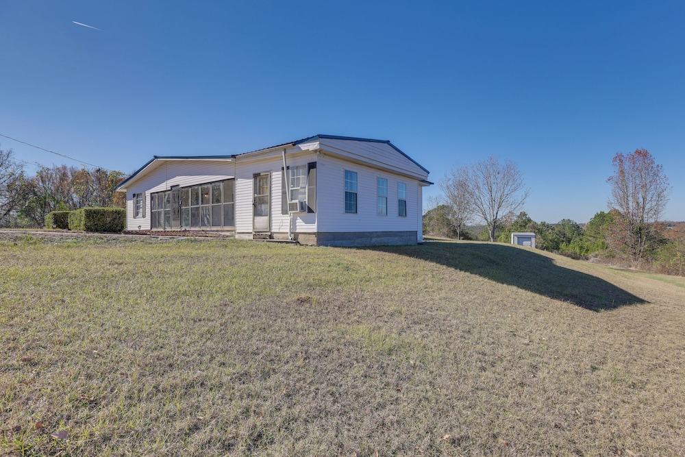Clanton Cottage w/ Charcoal Grill & Porch!