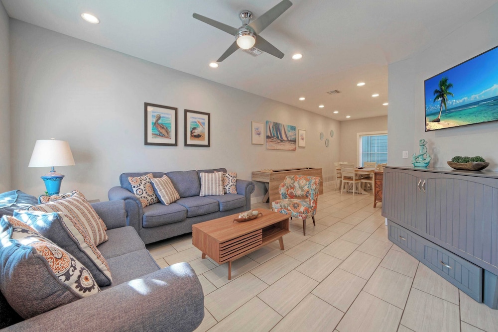 Villa La Isla Family Condo With Pool, Near Corpus Christi's Best Beaches & Dining