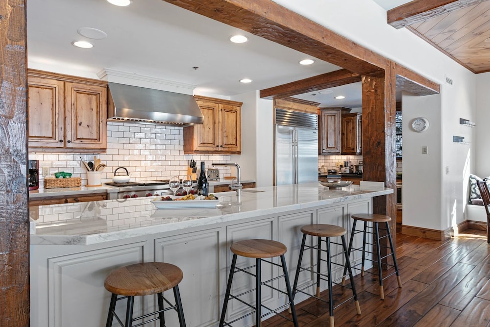Grand Lodge - Four Bedroom #306 - Ski-in/ski-out 4 Condo