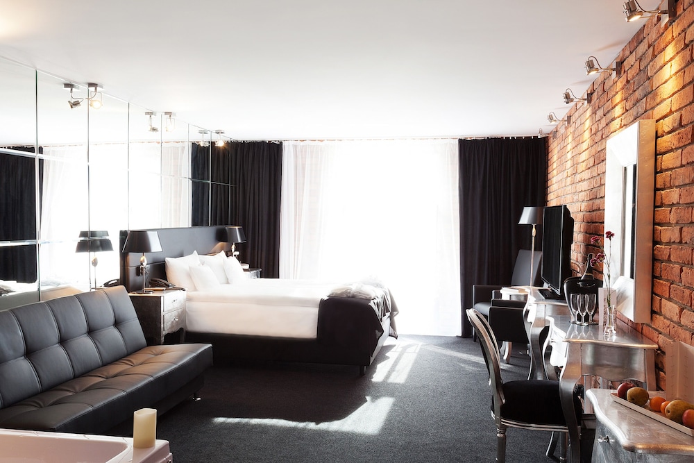 Theatrum Rooms and Apartments view 3