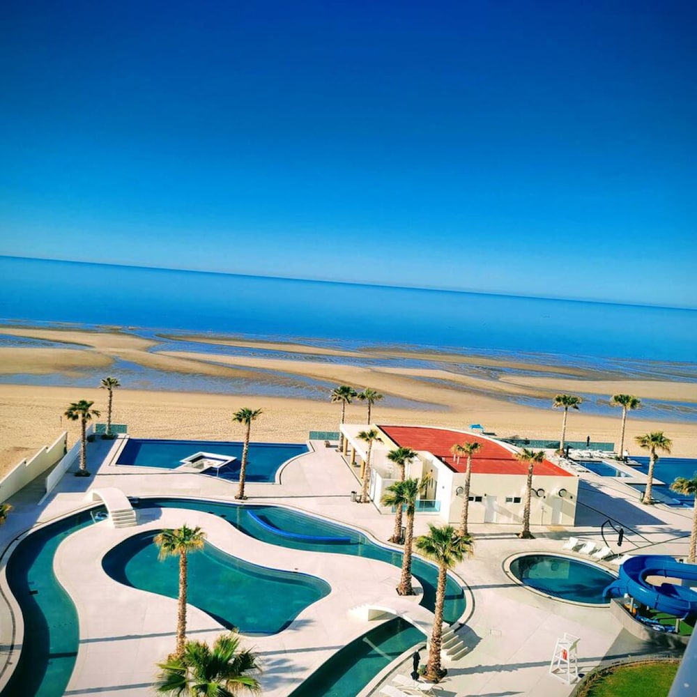 Beachy Condo - 2BR 2B