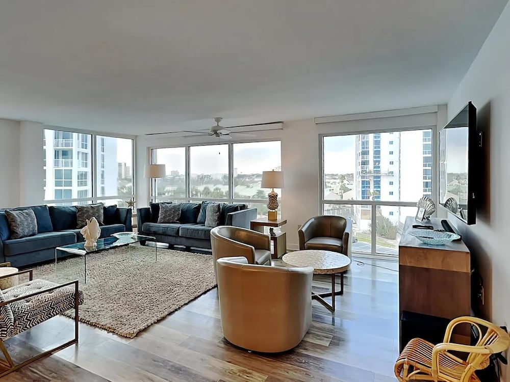 Shoreline Towers 1066