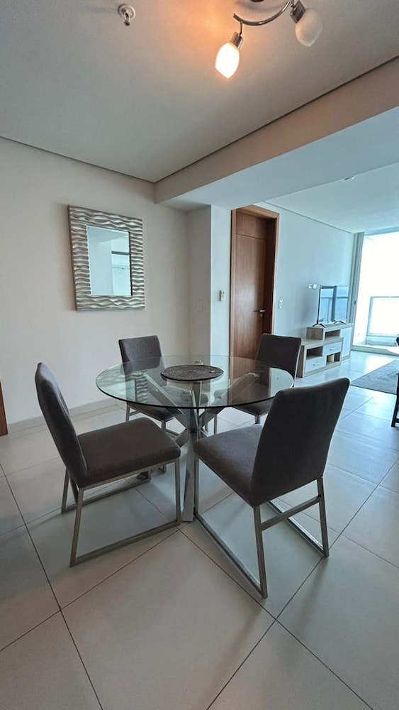 Ocean Cafe I Spacious 1 BDR Apt With Sea View