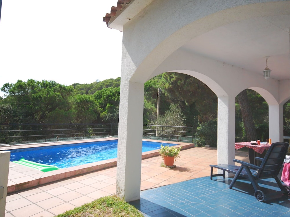 Peaceful Villa in Canyelles With Swimming Pool photo 2