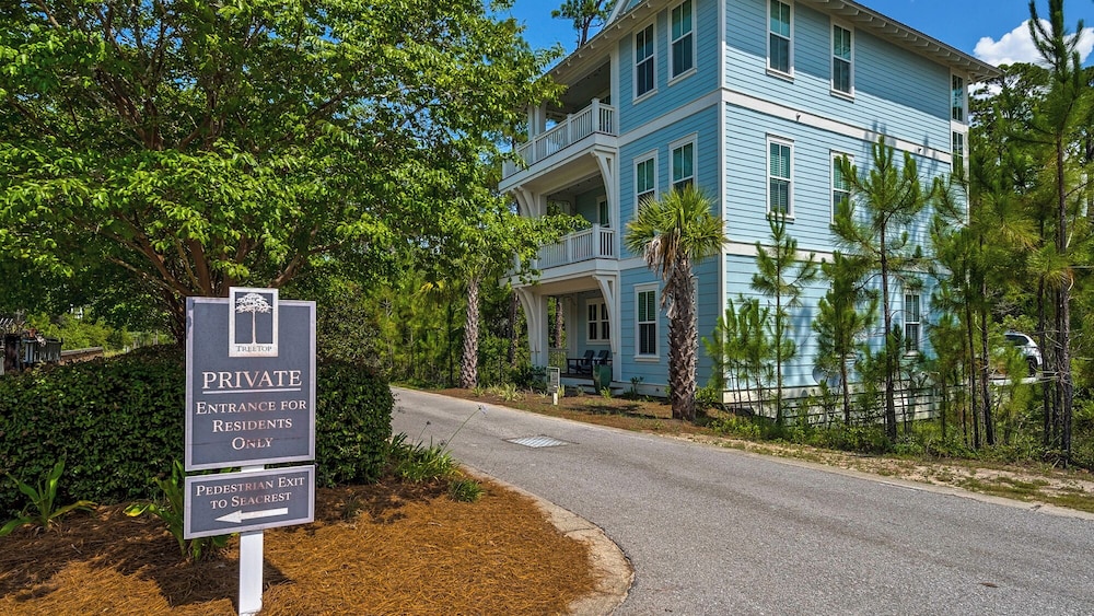 Designer Finishes, Arcade Room, Sleeps 14 & Next to Alys view 5