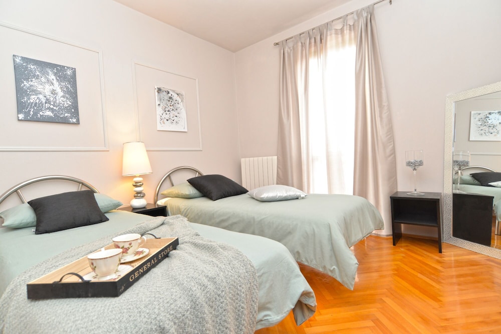 Apartment 843