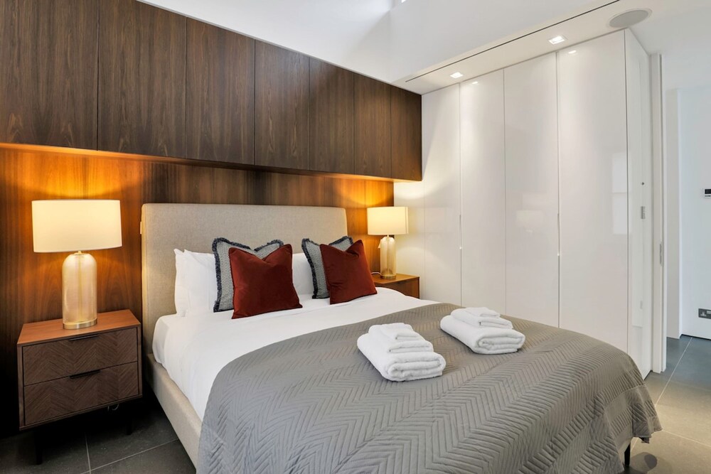 Paddington Luxury 3-bed Mews Private Cinema Gym