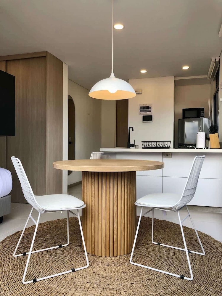 Cozy Studio w/ Balcony in Laureles Medellín