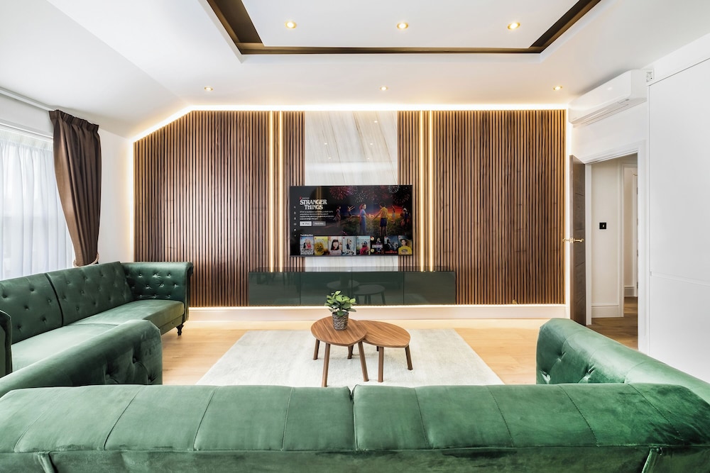 Luxury Large Apartment in Central London