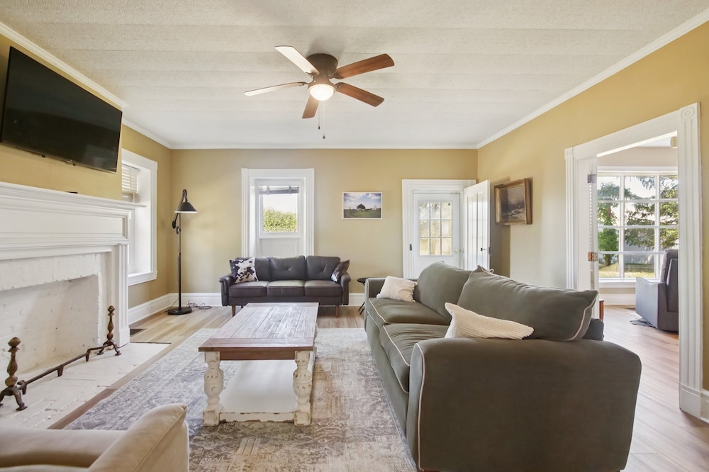 Peaceful Retreat With Scenic Surroundings 4 Bedroom Home