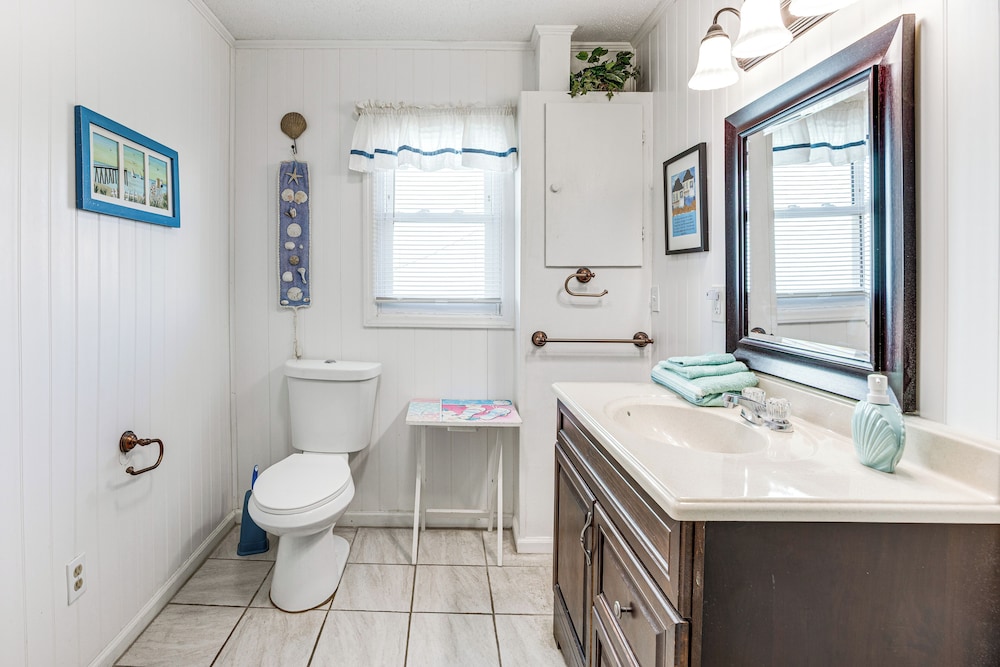 Oceanfront Home w/ Deck & Views in Surfside Beach!