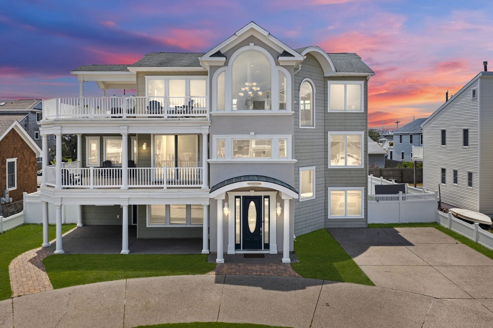 Heated Pool Hot Tub 5BR Game Room Elevator Cabana