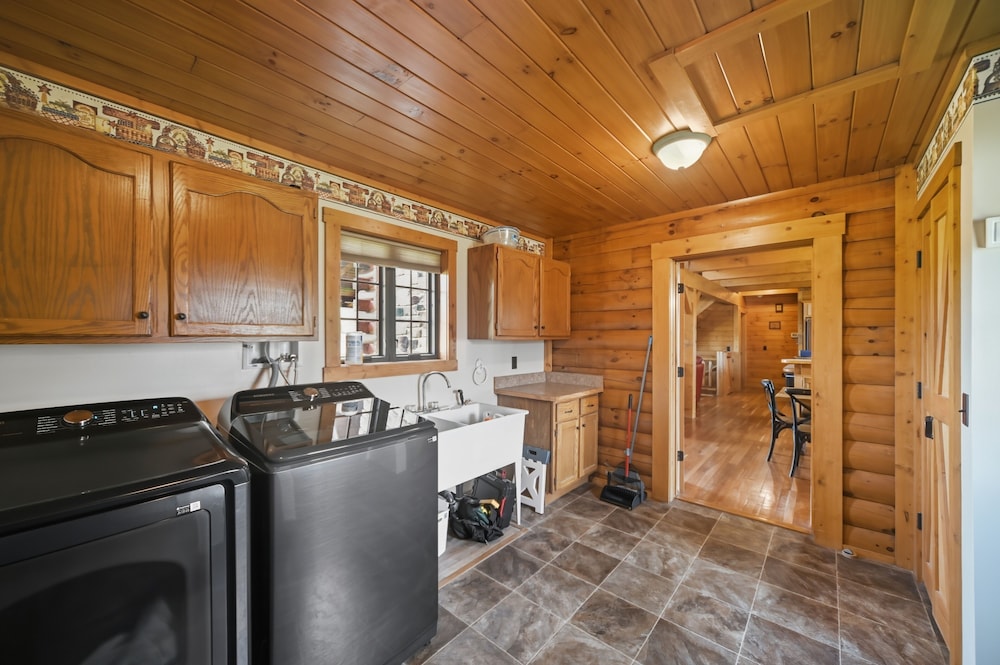 Sprinkle Bottom Lodge 5 Bedroom Cabin