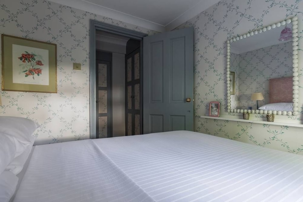Westbourne Park Road Xvii by Onefinestay