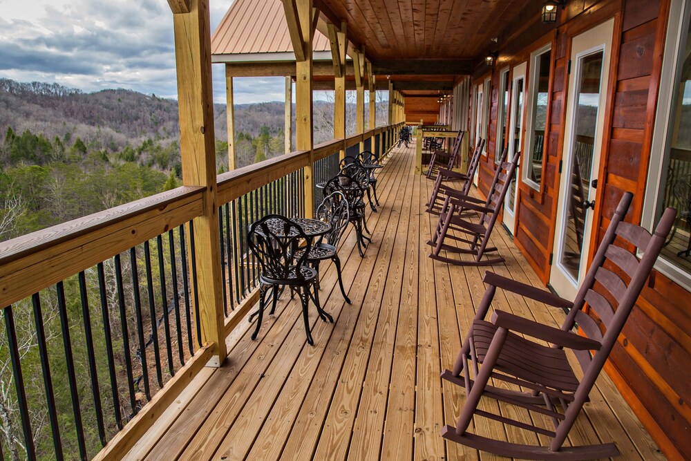 Greenbrier Estate 28 Bedroom Cabin by RedAwning