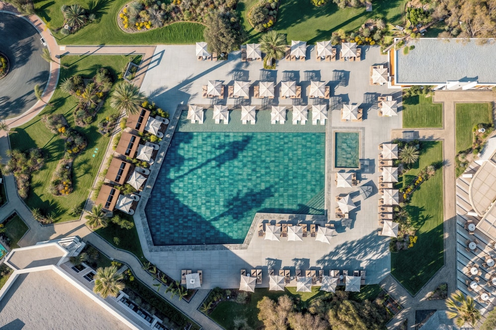 Merit Royal Gardens Hotel & Casino