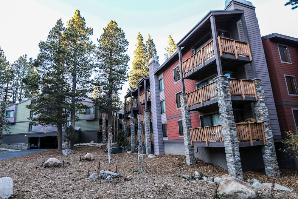 Summit 41 Spacious and Stones Throw to Eagle Lodge by RedAwning