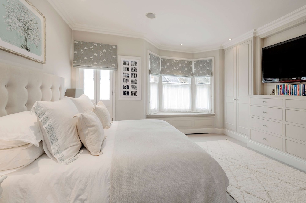 Stunning 4 bed Fulham Home With Garden