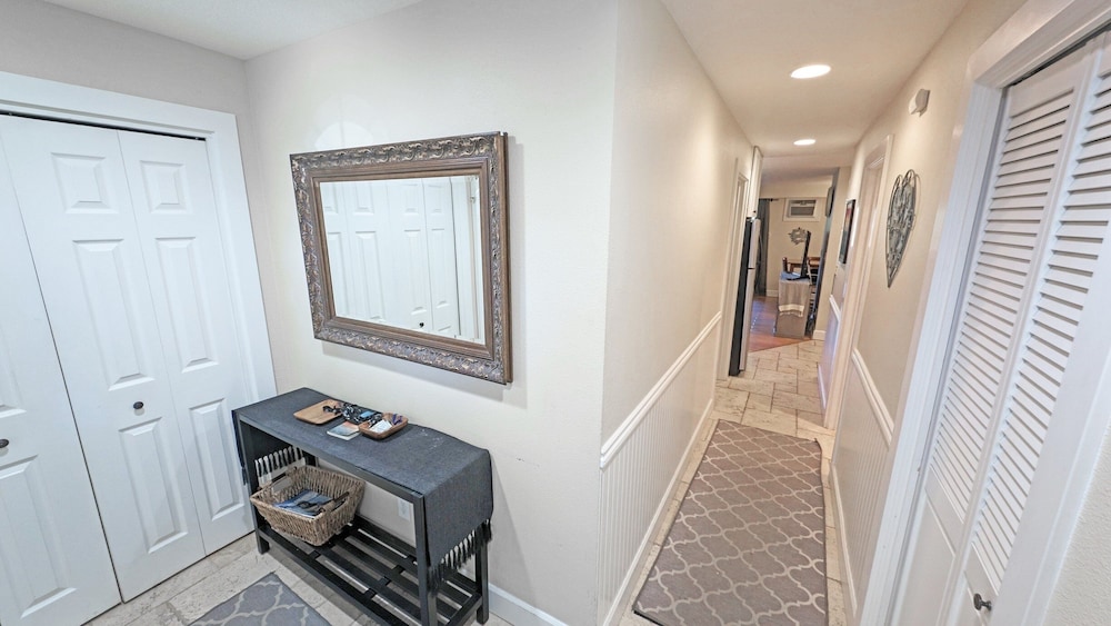 Abbot House 4 2 Bedroom Condo
